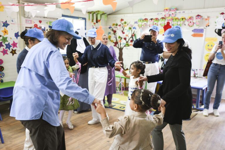 The UNICEF delegation visited several classes where students were celebrating their graduation from kindergarten. 