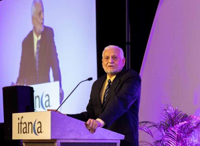 Dr. Muhammad Munir Chaudry opened the evening with a welcoming address, expressing gratitude to community members, industry leaders, global recognition bodies, and government officials for their dedication to collaboration in advancing halal efforts worldwide.